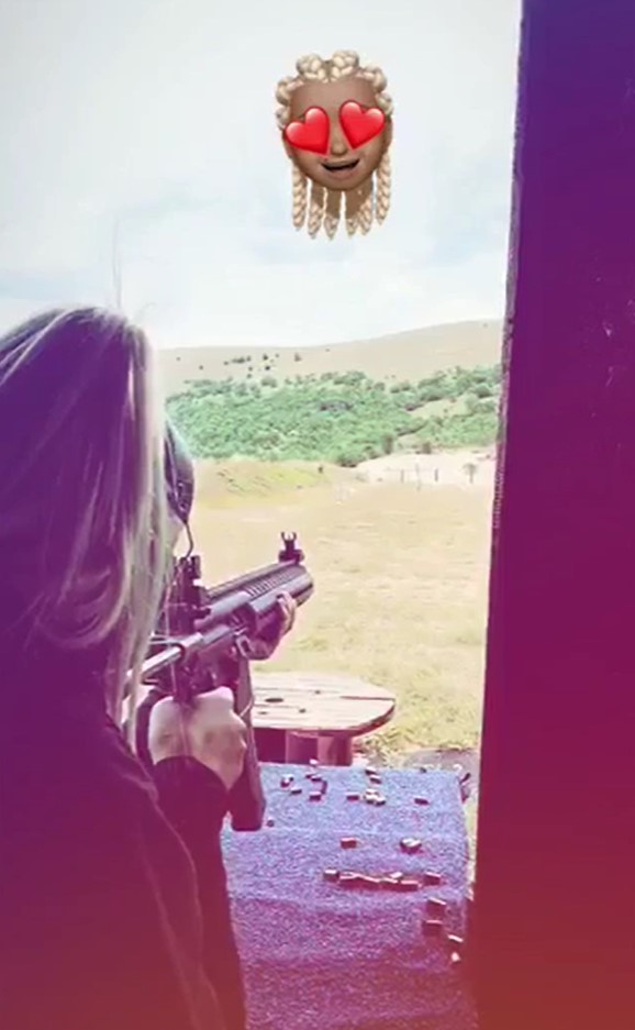 Loredana poston videon teksa gjuan me armë 1 Loresana 2