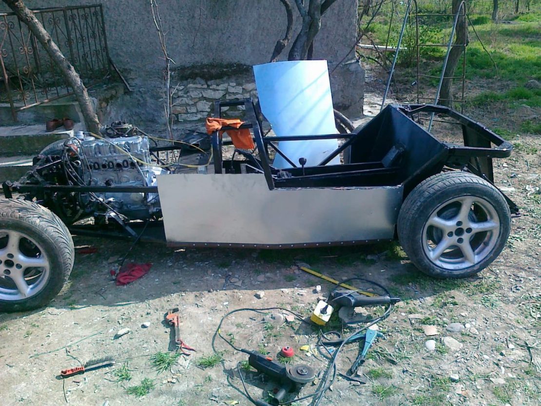 Lotusi shqiptar, makina që u ndërtua 10 vite më parë në Fier 6 Lotusi shqiptar 6