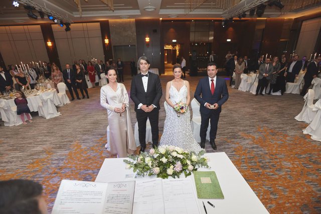 FOTO / U divorcua nga gruaja, deputeti shqiptar martohet me ish-shefen e tij Muhamed Zekiri 2