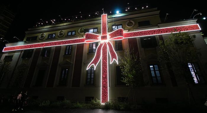 Tirana vishet me ngjyrat e festave, surprizat sapo kanë nisur 2 Municipio Tirana