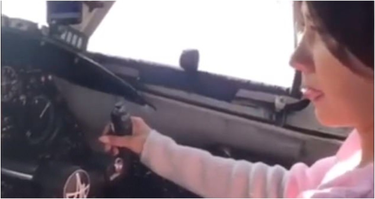 Piloti i lë të dashurës “një xhiro” avionin me 50 udhëtarë, hapet hetim në Rusi Pilot
