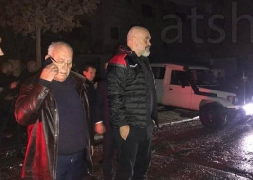 Gruaja shpërthen në lot para Ramës: Më nxirrni vëllain nga gërmadhat! RAMA BABA TAKU