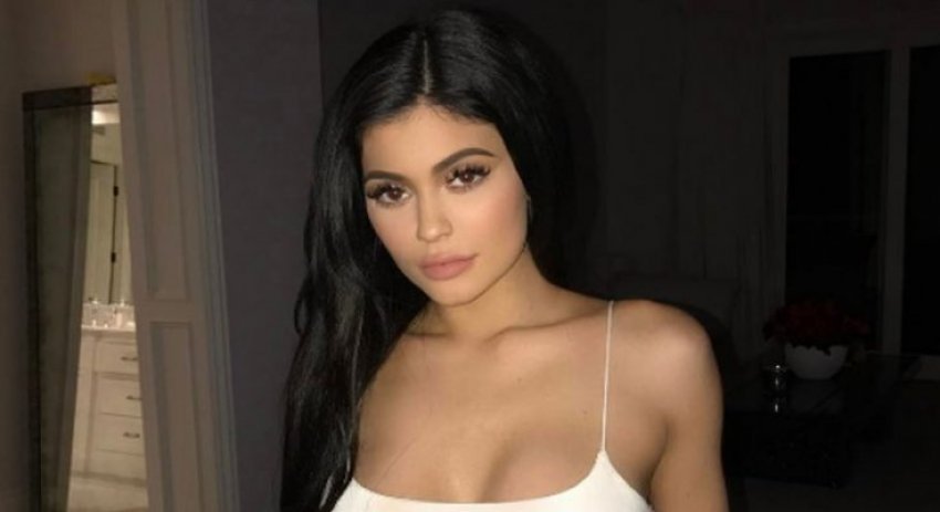 Kylie Jenner ekspozon format bombastike auto auto 1280 kylie jenner 022117 ig1503089710