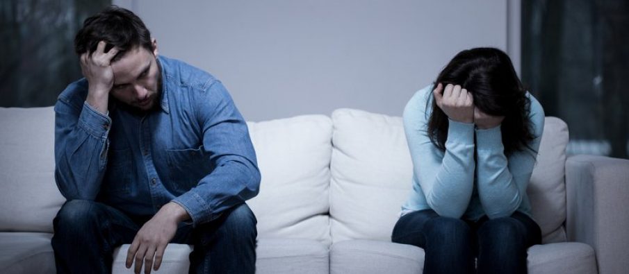 Kur dashuria të “sëmur”? divorce sad couple