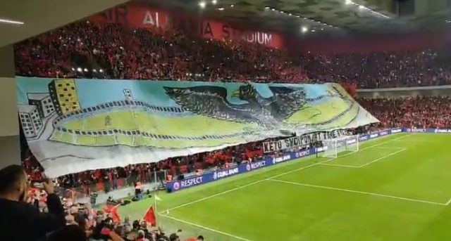 Shuhet ëndrra kuqezi, stadiumi i ri nuk i sjell fat kombëtares. Franca triumfon 2 me 0. Rastet dhe golat koreografia