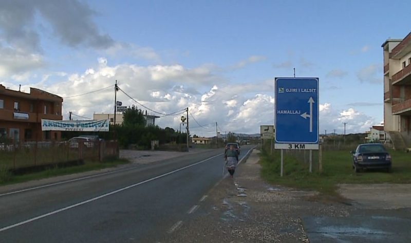 Flasin banorët e Lalzit ku jetojnë politikanët: Këtu është luftë, nuk marrim dot tapitë. Na vijnë nga 5 palë pronarë lalz