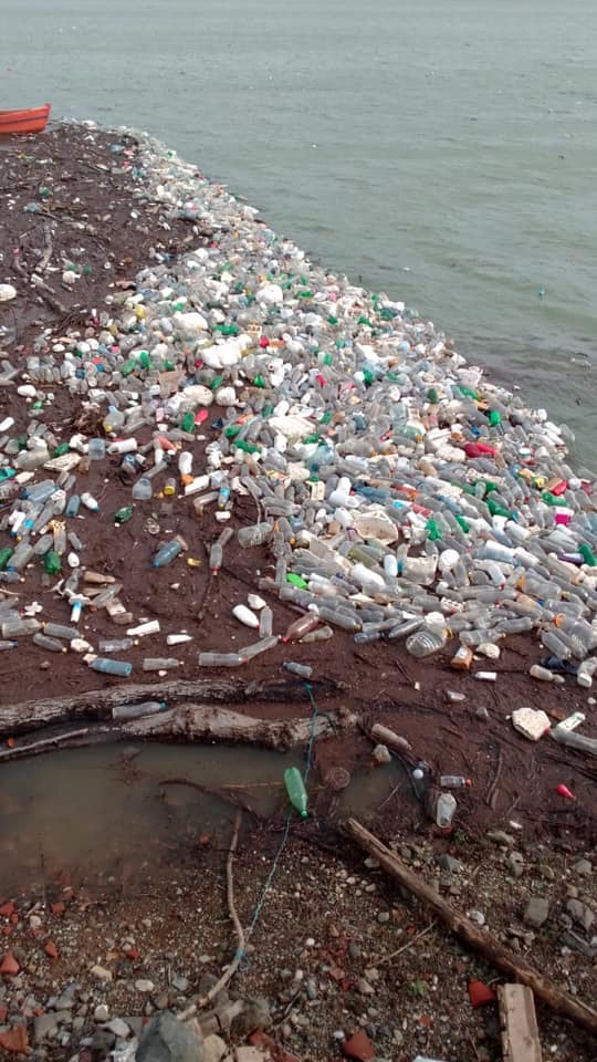Mat: Ndotet keq Liqeni i Ulzës nga detergjentët dhe mbetjet spitalore /Foto/ 2 liq4