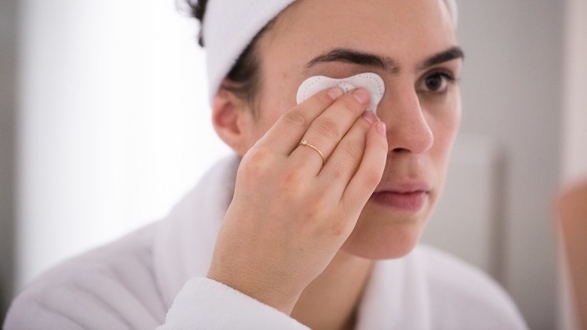 Çfarë i ndodh lëkurës nëse nuk vendosni make-up për pak kohë? makeup remover mistakes main
