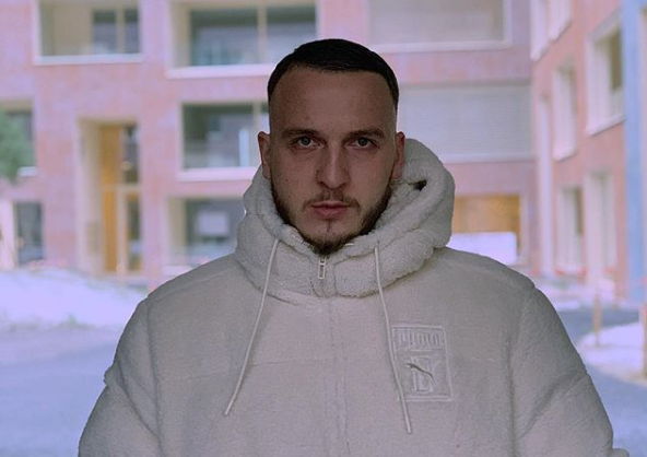 Mozzik i kërkon falje fansit që bëri 400 km për koncertin e tij, por nuk bëri dot foto mozikk