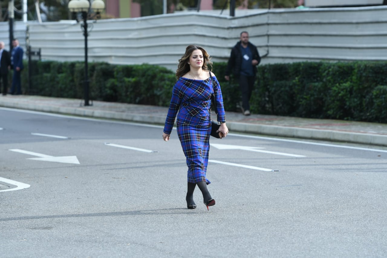 Larg misionit të tij! Këto foto tregojnë se Kuvendi është kthyer në pasarelë mode 2 parlament 10 1 1