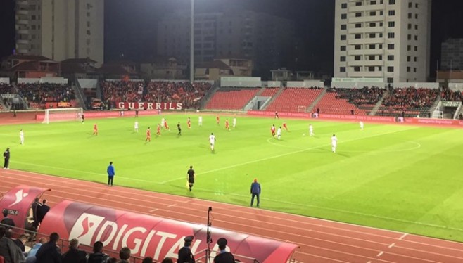 Mungon ambulanca, shtyhet nisja e takimit Partizani-Laçi partizani laci