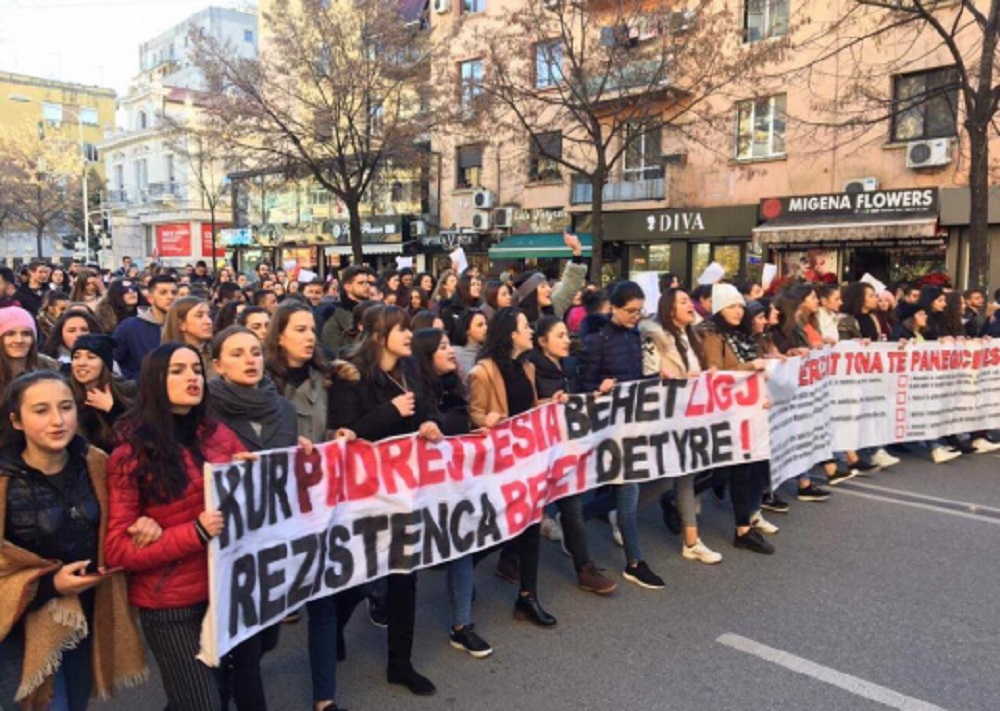 Studentët rinisin fuqishëm protestat protesta1102