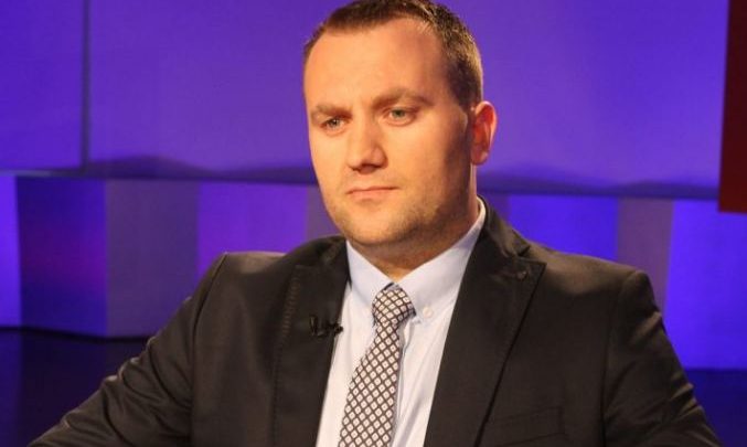 “Është rritur jetim, koha do ta tregojë”, gazetari Vezaj jep detaje për prokurorin Ndoja vezaj