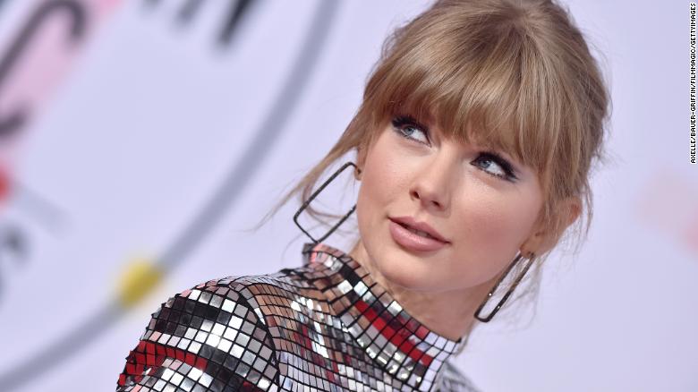 Taylor Swift thyen rekordin, lë pas Michael Jackson 181009225728 taylor ama exlarge 169