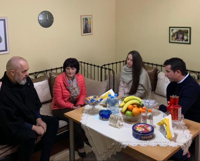 Familja e ish-legjendës së Tiranës mbetet në “qiell të hapur”, Rama i surprizon: Banesë me qira dhe shtëpi anti-sizmike 1afb90d7 3af9 4a5f a673 039d07d47216