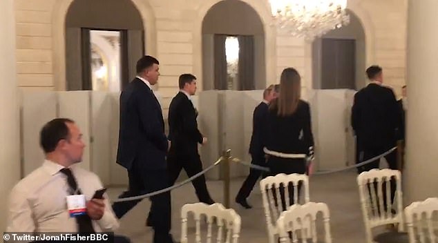 Vladimir Putin nën masa të rrepta sigurie edhe në banjë, e ruajnë 6 truproja /Foto e video/ 3 3 8