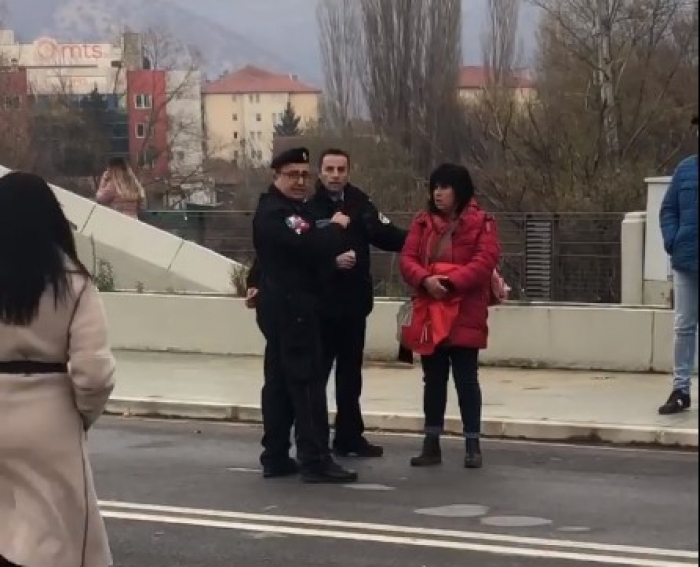 Arrestohet serbja, kaloi në Mitrovicë me flamurin serb 5872a5fe85383e8c5b0bc4f2a14a473e L