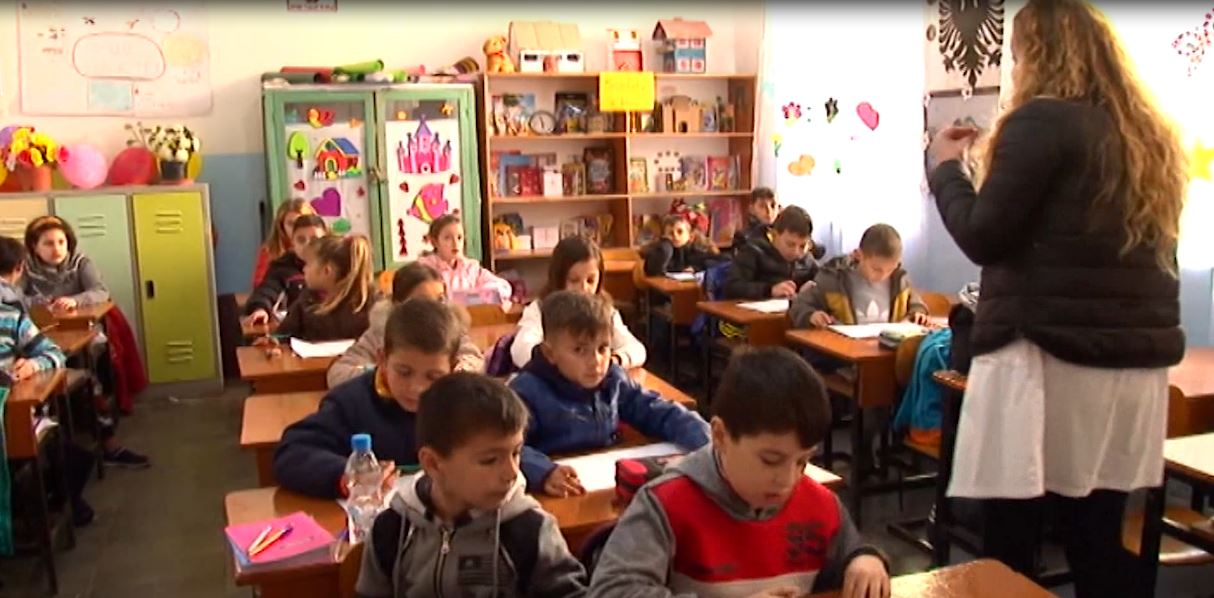 Rreth 15 mijë nxënës të transferuar në shkolla pritëse, mësimi zhvillohet pa probleme 5defa2c71deb4mesim