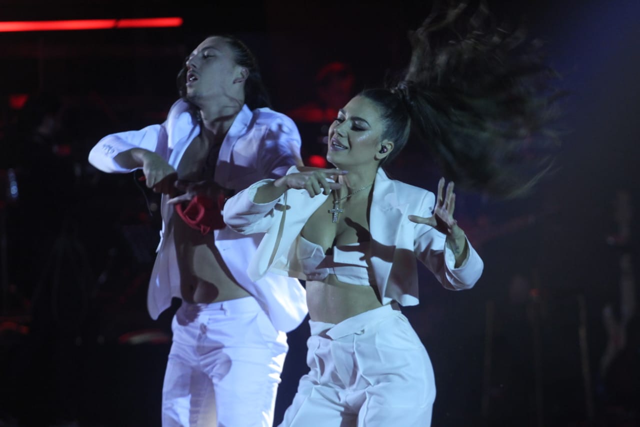 FOTOT/ Elvana Gjata 'elektrizon' skenën e Festivalit të RTSH-së, performancë mbresëlënëse 2 6879bf95 fd54 4af8 9b5a 43cd361429e4