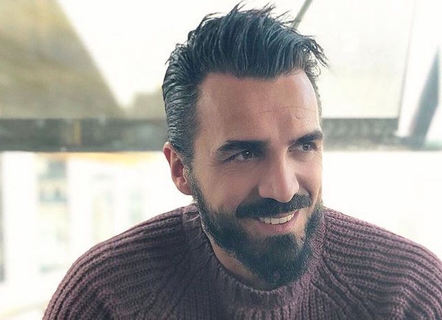 Blerim Destani pozon me Robert De Niron, realizojnë së bashku shqiponjën me duar Blerim DESTANI