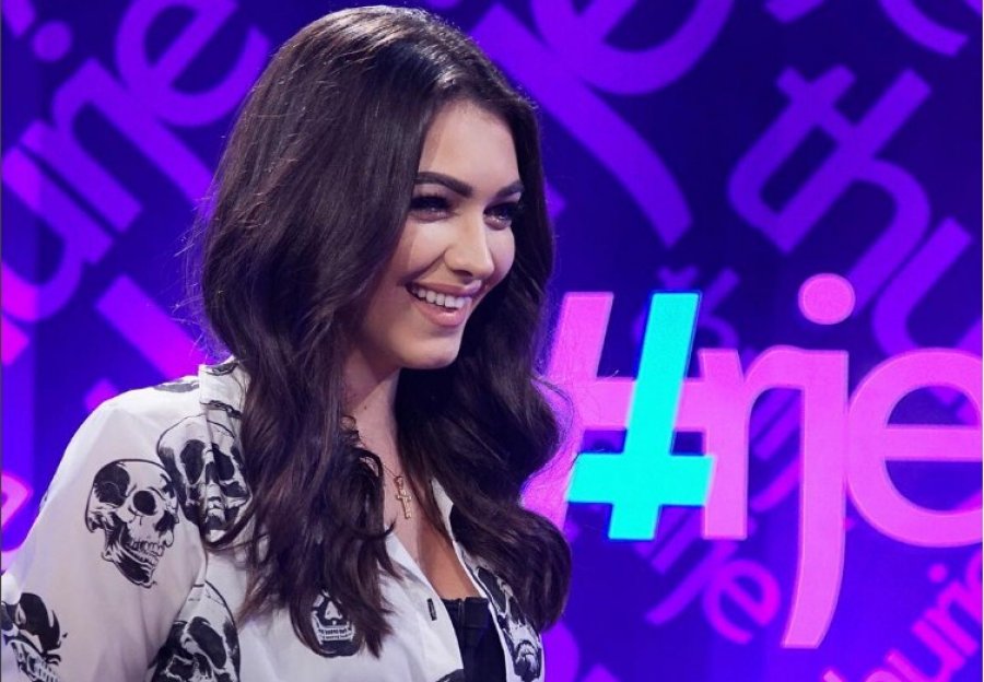 U largua nga Digitalb pas 10 vitesh, Alban Skënderaj i zë vendin Jonida Vokshit? (VIDEO) Jonida Vokshi