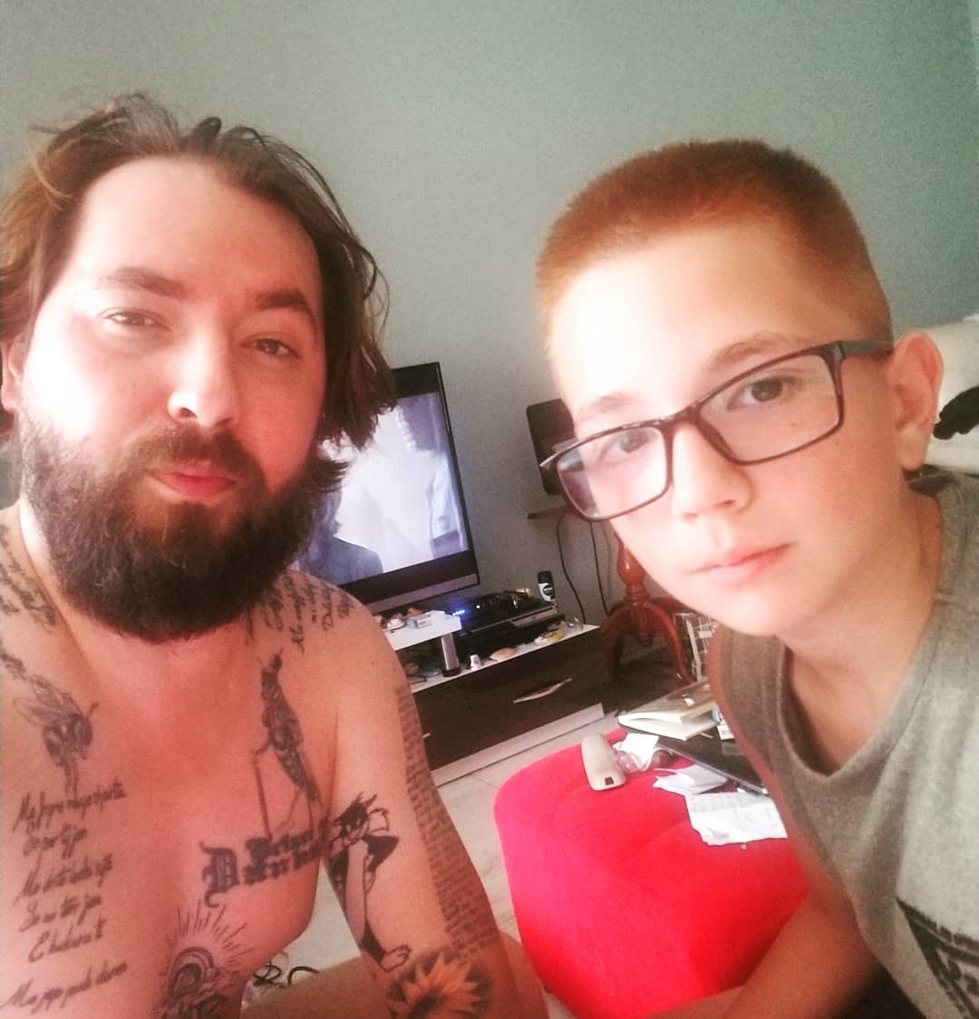 “O ba, pse je sjellë si idiot?!” Kastro Zizo tregon çfarë i thotë i biri 1 Kastro 2