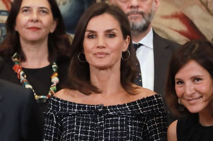 Mbretëresha Letizia duket e mrekullueshme me fustanin e zi Letizzia