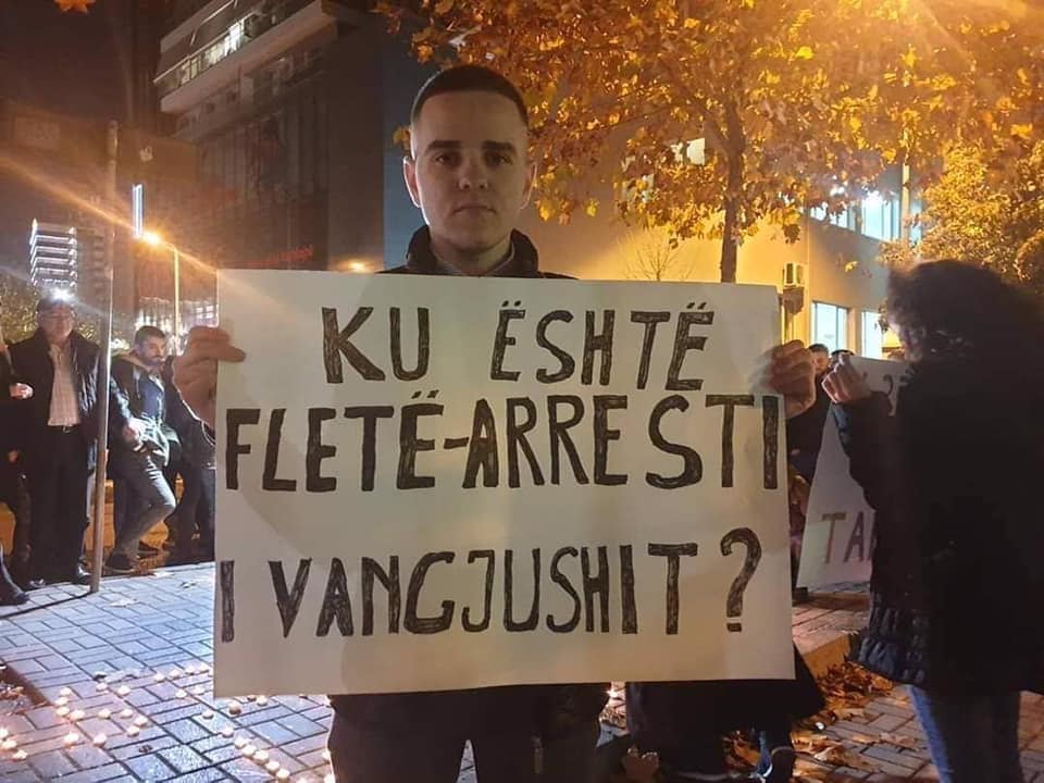 Pas video-mesazhit të Ramës reagon PD: Po bën show me tragjedinë e 26 nëntorit, ku është fletë-arresti për Vangjush Dakon? 1 Protesta