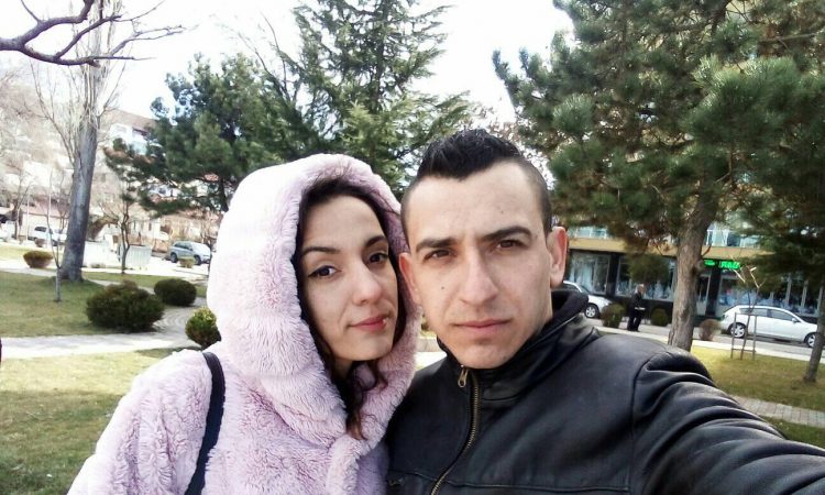 I vdiq nusja në shtratin e martesës, Olsi Hajdari del nga spitali: Na helmoi mangalli i prushit Rezarta Xibrraku dhe Olsi Hajdari