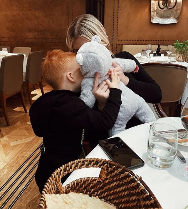 Sara Hoxha tregon vështirësitë e të qenurit nënë e dy djemve 2 Sara 1