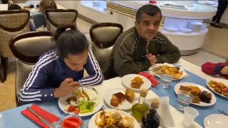 Klosi e këshillon çfarë të bëjë pasi të iki nga hoteli, përgjigjja epike e Ardi Daullxhiut: Po s’na e var kush more vëlla 1 adi