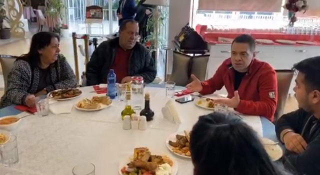 Nga Xhaçka e Spiropali tek Ahmetaj, kush janë ministrat që drekuan me familjet e prekura nga tërmeti 1 ahmetaj 2 2
