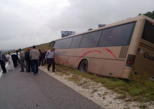 Aksident i rëndë në Korçë, furgoni bie në kanal, shoferi nxirret nga makina me fraktura aksidentiohet autobusi