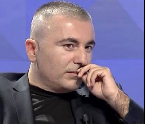 Edmond Arizaj / Dita e frikshme kur qytetarët braktisën gazetarët edmond 1