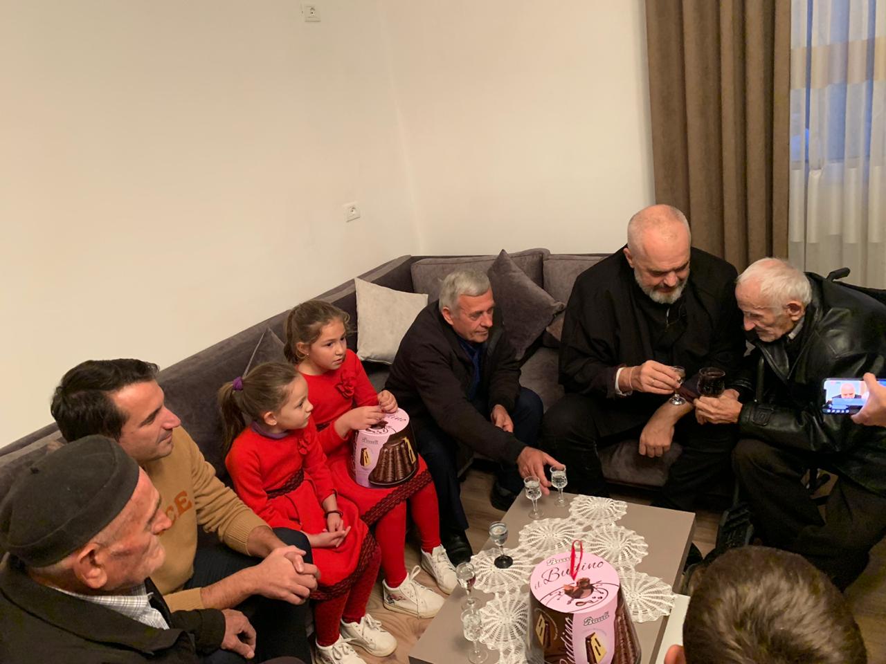 Rama i “frikësohet” të moshuarit në Farkë: Ti do më kishe rrëzuar 7 herë nga qeveria familja poci