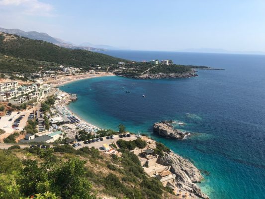 Lufta e çmendur për pronësinë e “Folie Marine” folie marine