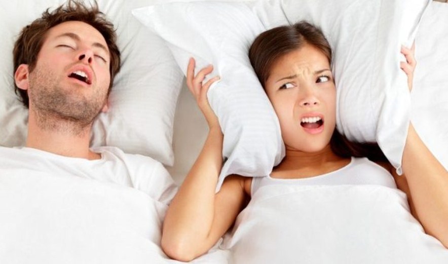 Zbuloni pasojat e gjumit me një partner që gërhet! gjume