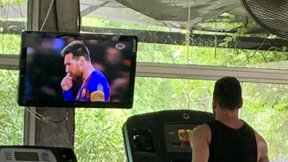 img rtorello 20191231 071604 imagenes md otras fuentes messi viendo a messi kckf u472658335047yec 980x554mundodeportivo web