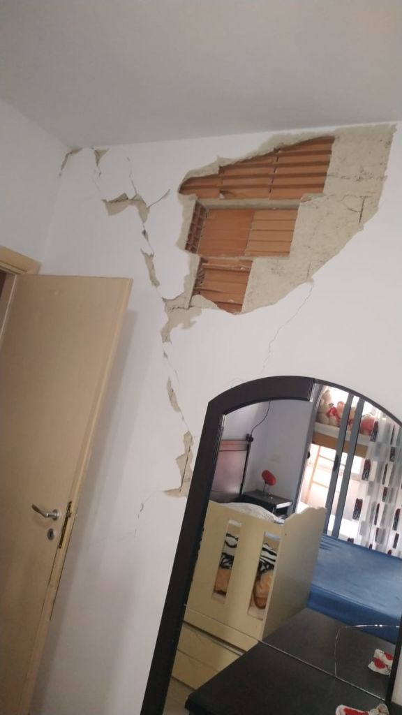 Fotot: Dëmet e tërmetit, në “Astir” çahen “pallatet e reja” 6 molla6