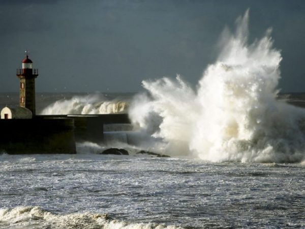Izraeli përfshihet nga stuhi të fuqishme, shënohen 2 viktima storm sea 768x576
