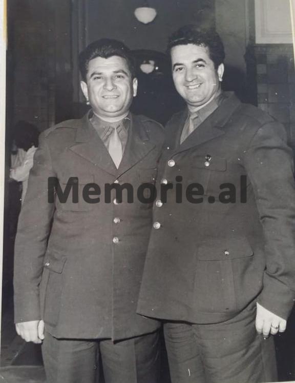 Fotot/ Kur Enver Hoxha dhuronte vajguri dhe bënte aheng për “vëllezërit vietnamezë” 4 20200110 094653