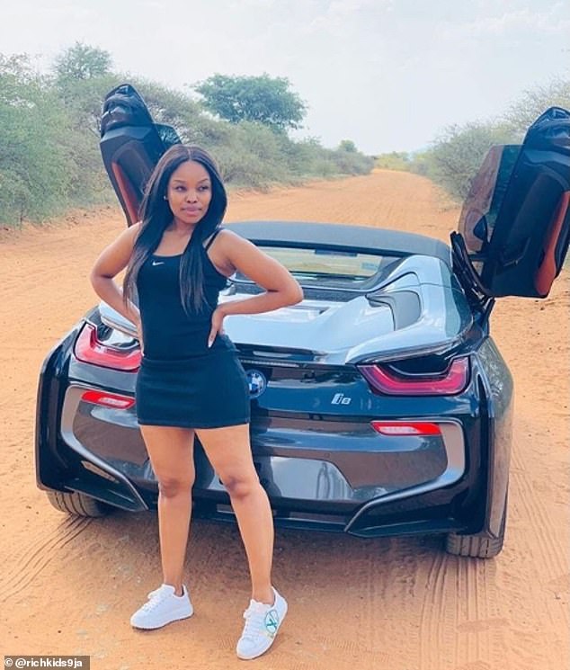 “Nga hotelet luksoze tek avionët privat”: Njihuni me fëmijët e pasur në Shqipëri dhe Dubai 8 23481636 7895265 Instagram star Zinhle Ngwenya shared a picture as she drove thro