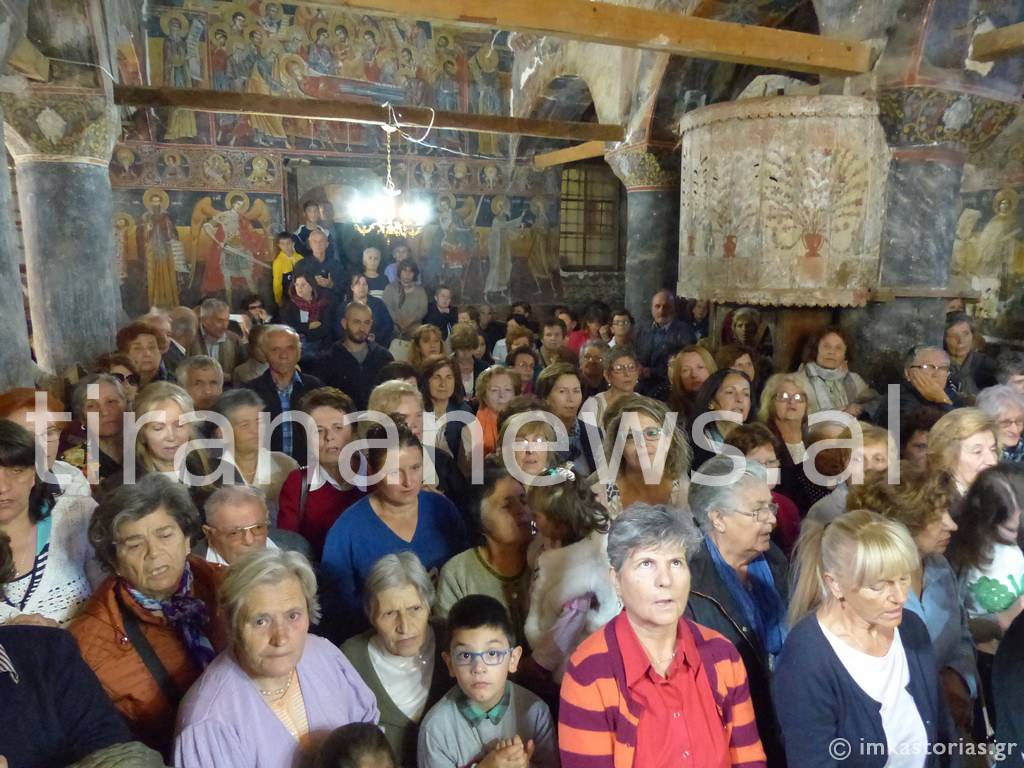 Skandal / Mitropoliti i Kosturit flet për Vorio-Epirin në Korçë, Voskopojë dhe Vithkuq. Zbarkojnë dhjetra grekë me autobusë 9 48776379377 46600e3331 b
