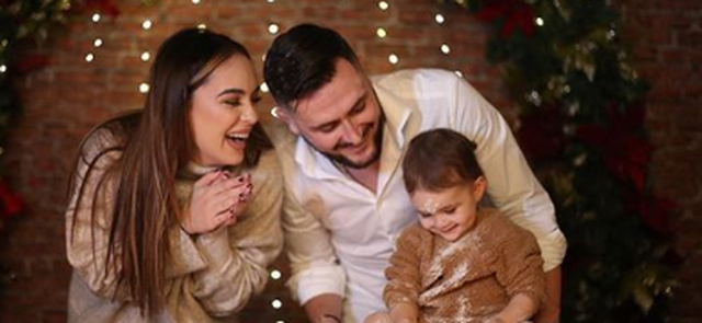 Momente emocionuese, Besi filmon Xhensilën dhe Ajkën duke pikturuar 640 0 5e0f188a42435