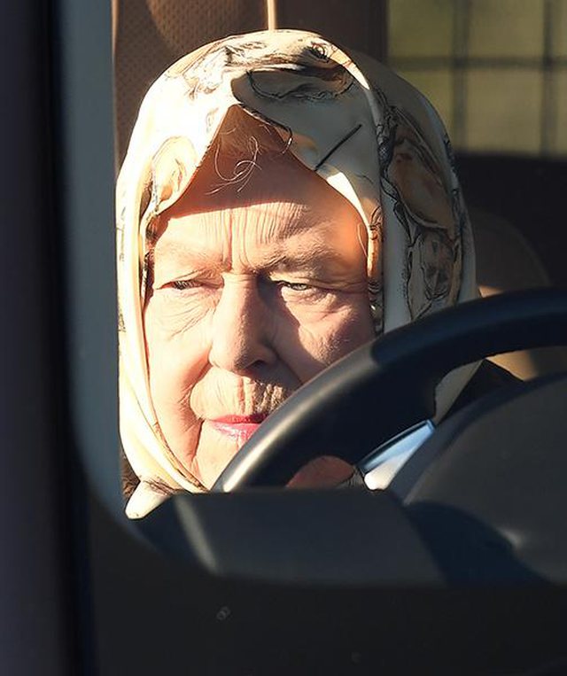 FOTO/ Mbretëresha del për herë të parë në publik pas largimit të Harryt dhe Meghanit 1 640 0 5e1a26ba0d181