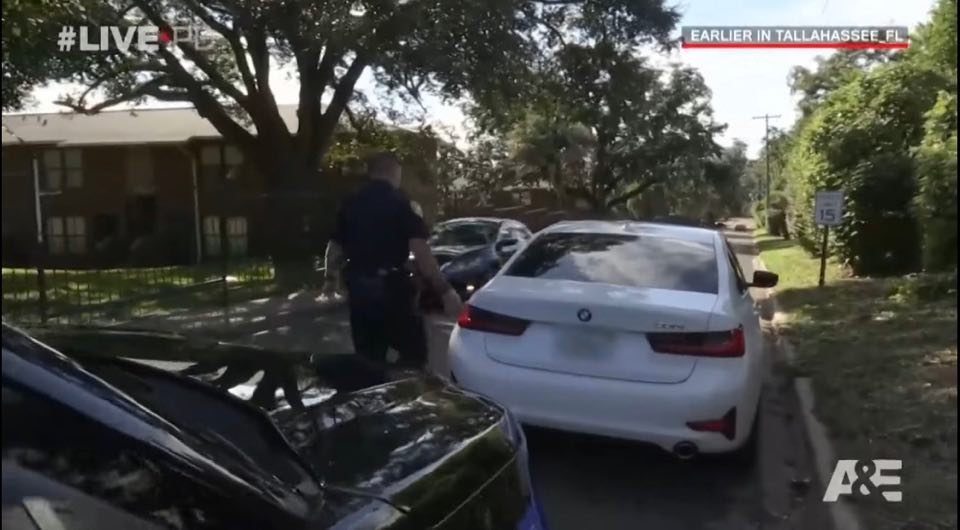 Zbulohet arsyeja përse policët prekin me dorë makinën kur ju ndalojnë 2 82937124 113436330045396 767653854299815936 n
