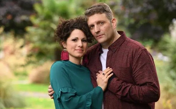 Njeriu i lindur pa penis më në fund humbet virgjërinë në moshën 45 vjeç Fedra Fabian