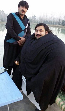Hulku kërkon nuse, por ka një problem, peshon 453 kg dhe gratë janë të dobëta për të 2 Hulku 4