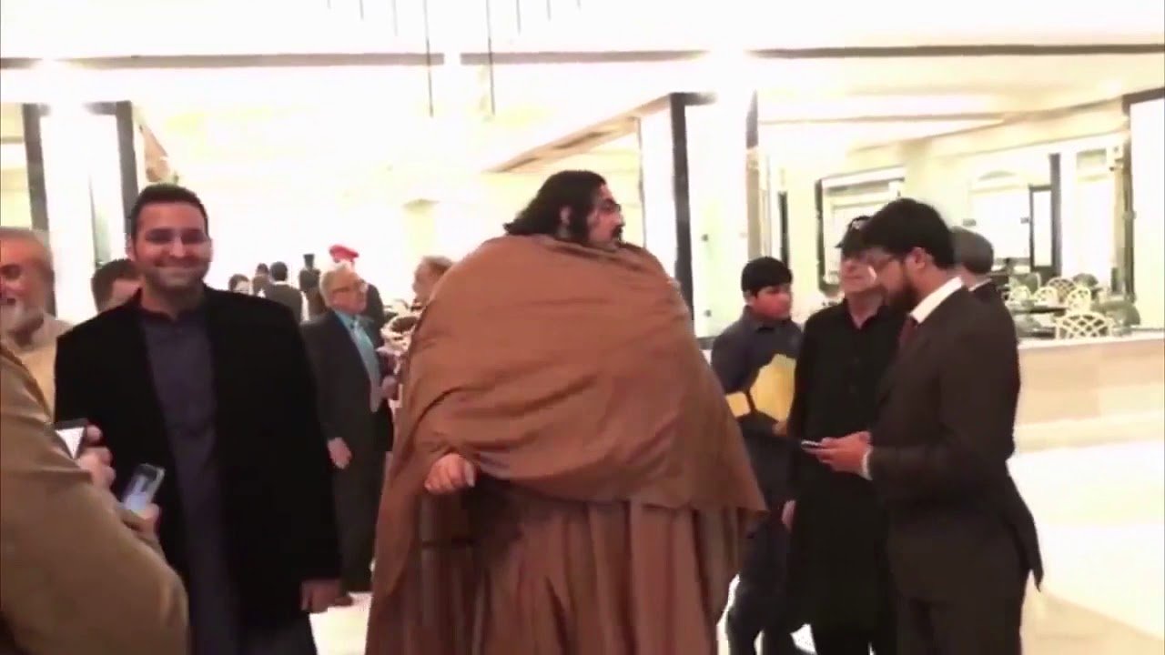 Hulku kërkon nuse, por ka një problem, peshon 453 kg dhe gratë janë të dobëta për të 1 Hulku