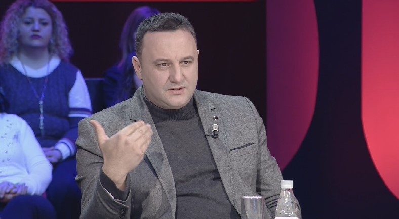 Jazexhiu: Po shkatërrohet tradita familjare, politikat po sulmojnë mashkullin Olsi